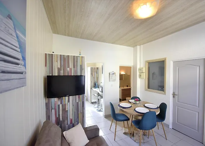 Hotel pres du College: Appartement Mer - 50m Front de Mer