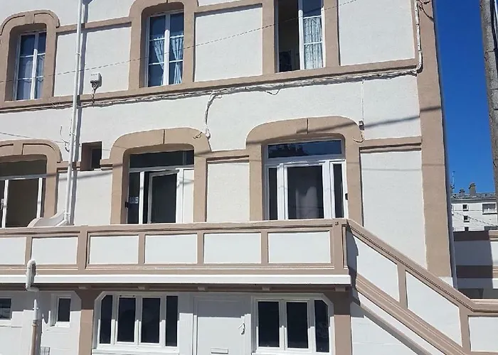 Hotel pres du College: Appartement Mer - 50m Front de Mer